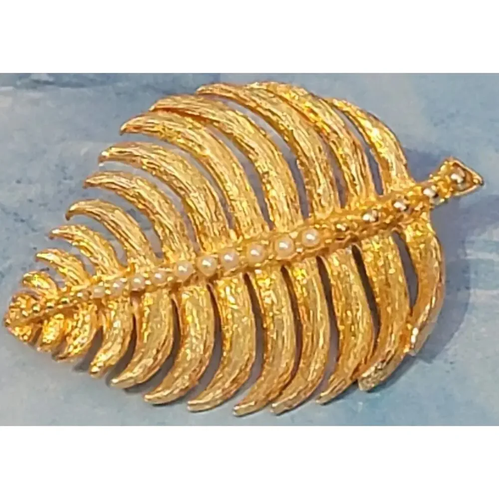 Vintage Large Faux Pearl & Gold-tone Leaf Brooch Pin- Figural 2